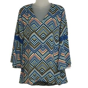 Womens V Neck Tunic Blouse Size 14/16W 3/4 Bell Sleeve Hi Low Geometric Boho